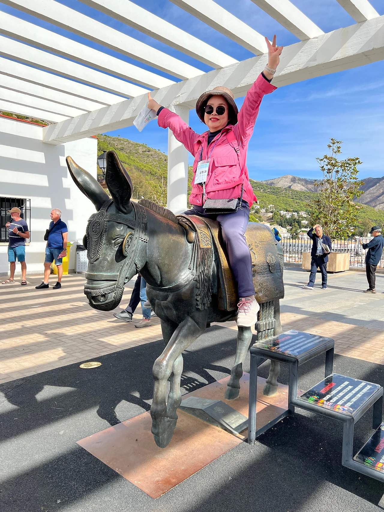 미하스 당나귀 타고.jpeg