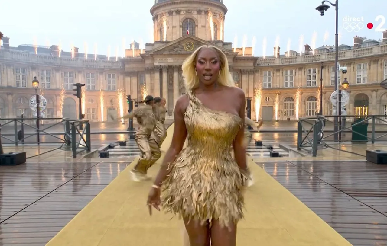 1444x920_aya-nakamura-sur-le-pont-des-arts-a-paris-le-26-juillet