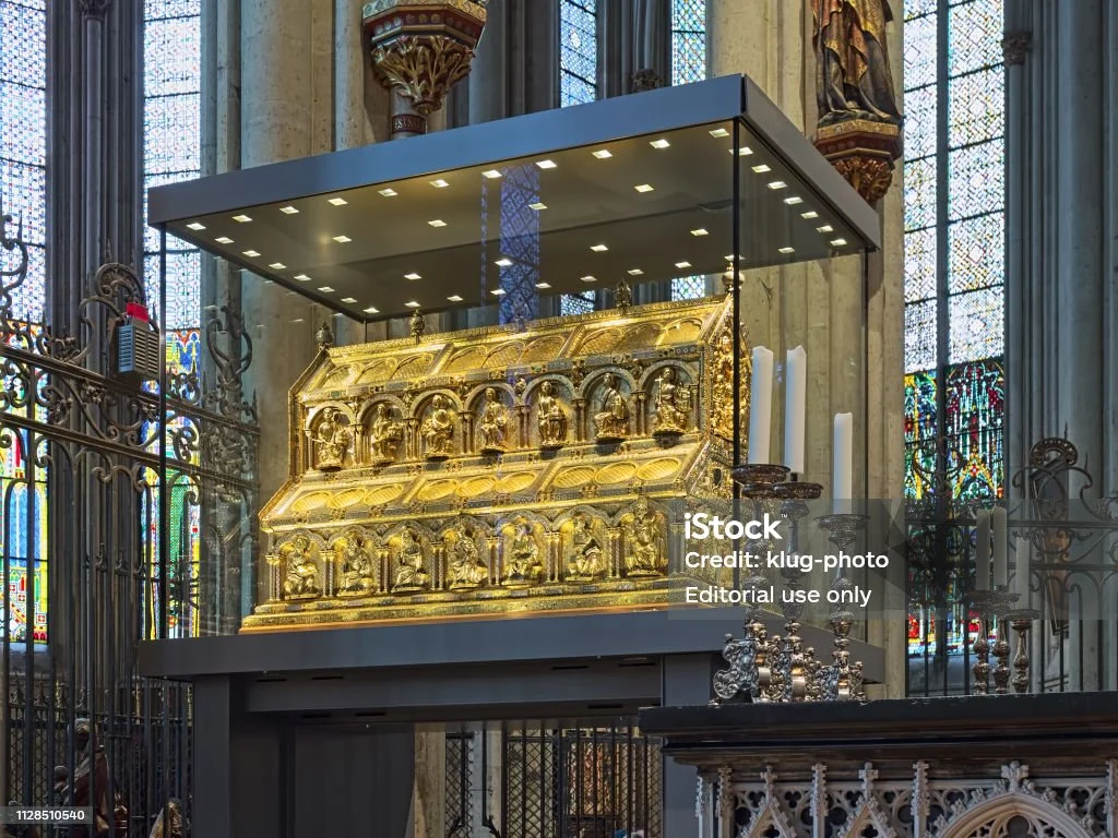 sanctuaire-des-mages-rois-dans-la-cath%C3%A9drale-de-cologne-allemagne.jpg?s=1024x1024&w=is&k=20&c=mG3MIPYdeOLV-VYY1uaP63Q3aRRw4K06hihnZElOZM8=