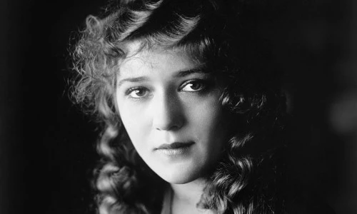 ?src=%22https%3A%2F%2Fupload.wikimedia.org%2Fwikipedia%2Fcommons%2Fthumb%2F8%2F88%2FMary_Pickford_cph.3c17995u.jpg%2F1200px-Mary_Pickford_cph.3c17995u.jpg%22&type=ff500_300