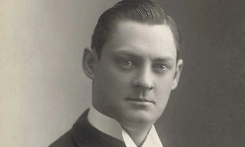 ?src=%22https%3A%2F%2Fupload.wikimedia.org%2Fwikipedia%2Fcommons%2F2%2F22%2FLionel_Barrymore_2.jpg%22&type=ff500_300