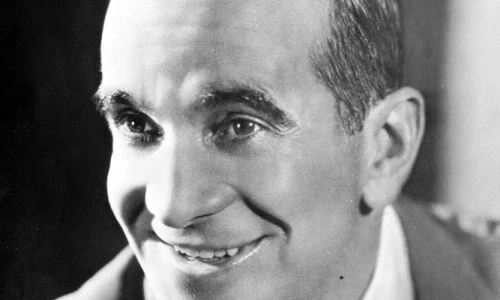 ?src=%22https%3A%2F%2Fupload.wikimedia.org%2Fwikipedia%2Fcommons%2F9%2F9e%2FAl_Jolson_-_publicity.JPG%22&type=ff500_300