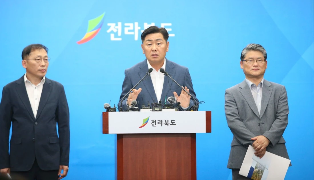 mosaqbcUkx.jpeg?type=w1100