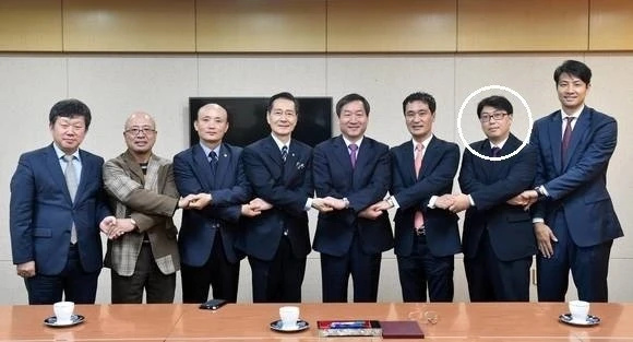 mosaZyqMQY.jpeg?type=w1100