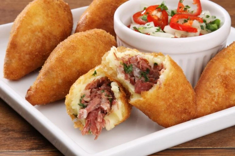 Bolinho-de-Aipim-11.jpg?type=w773