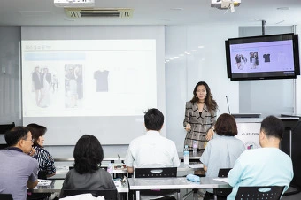 99F29B4C5C47FB3D36E6EA