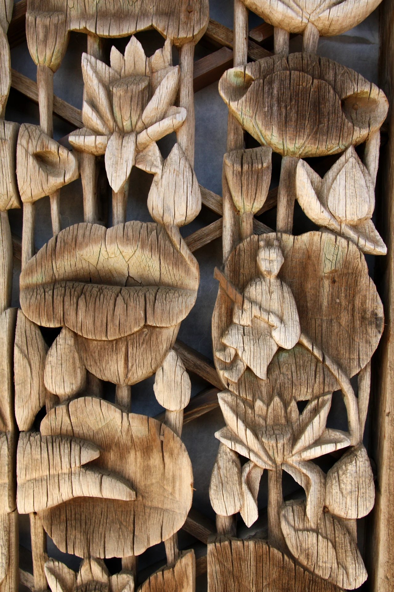 나한전 문살 연꽃과 동자.JPG