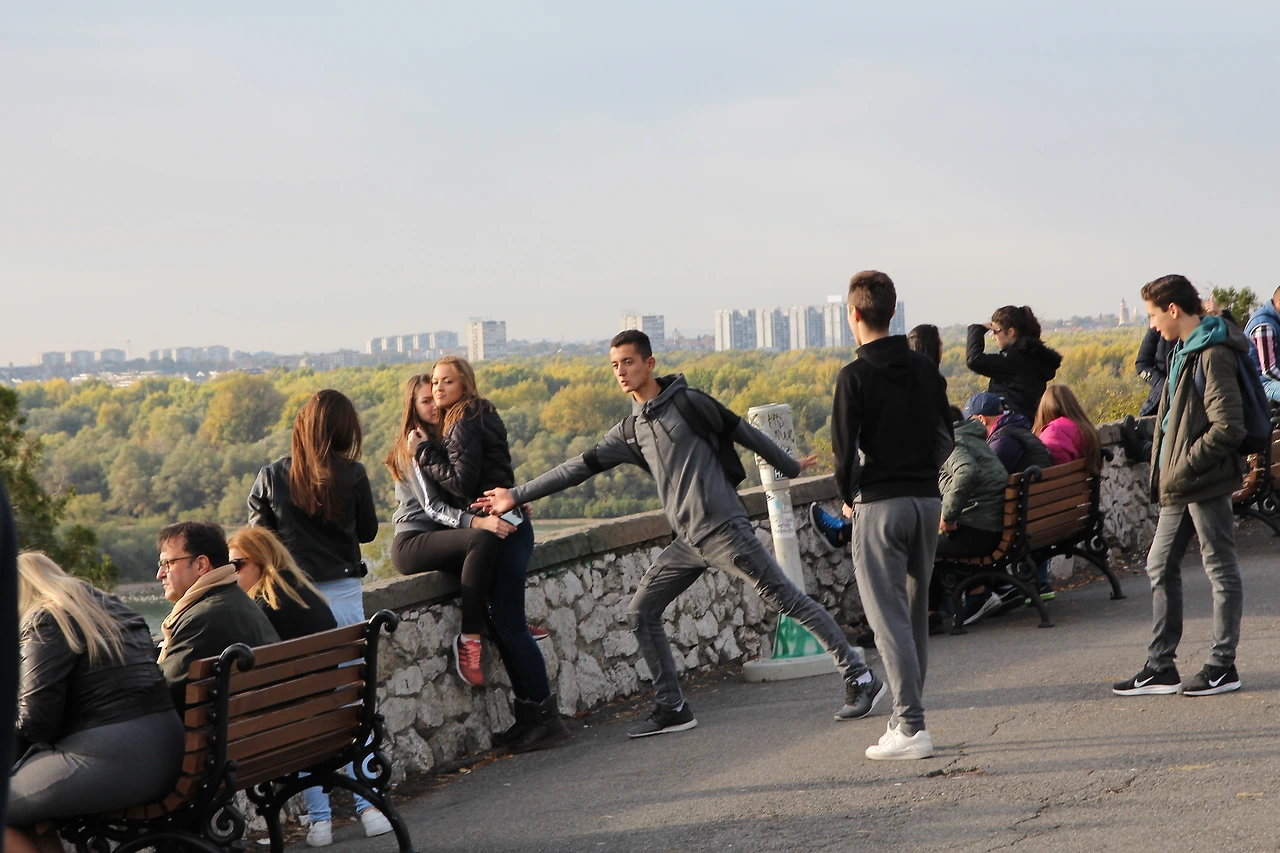 30. 깔레메그단의 청소년들.JPG