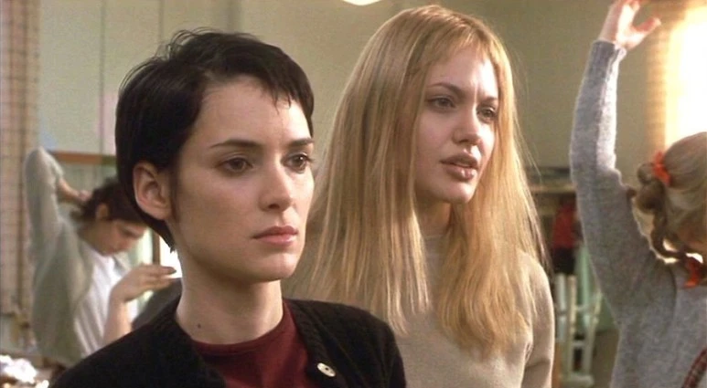 999git_angelina_jolie_042_winona_ryder_wordpressw.jpg?type=w773