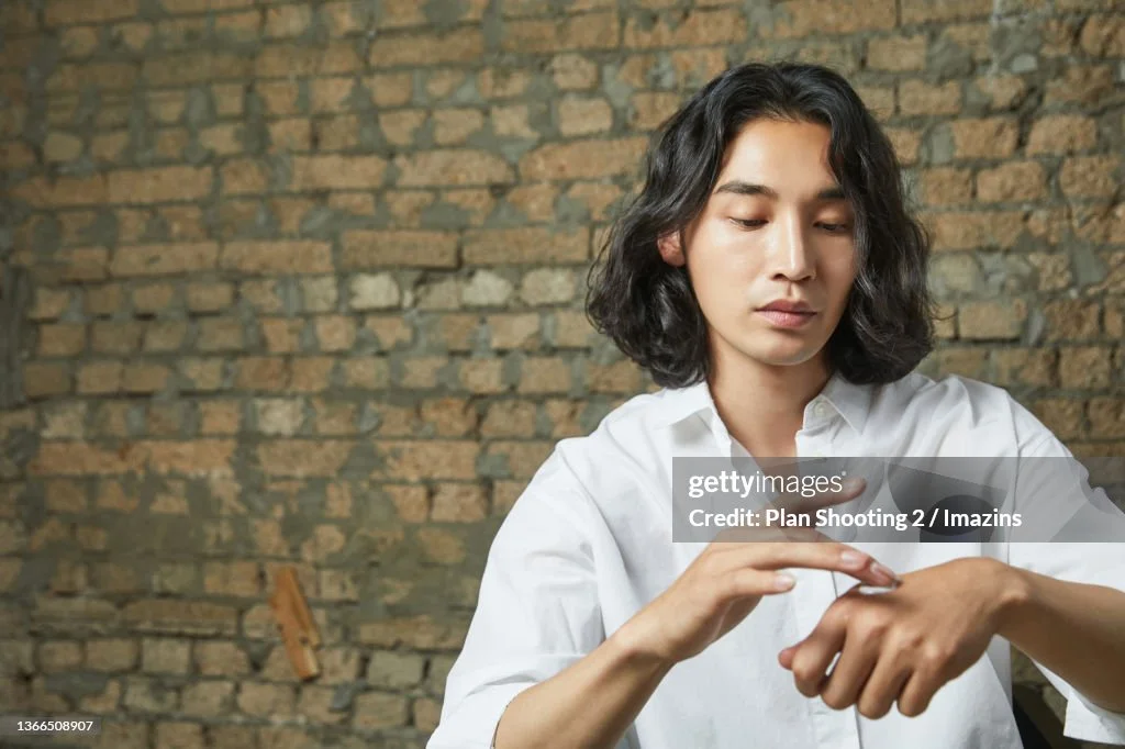 a-man-applying-cosmetic.jpg?s=1024x1024&w=gi&k=20&c=LmPgVwZuw3LxHAVy70Lrr4arSz8myUnqEpiB6BONeLg=