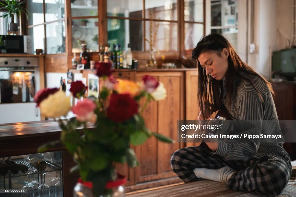 person-relaxes-in-beautiful-natural-wood-home-playing-guitar.jpg?s=1024x1024&w=gi&k=20&c=mYYTsNZhGjHttHV75Mz0vafIEU8k-aPAYmUFq61zRAQ=