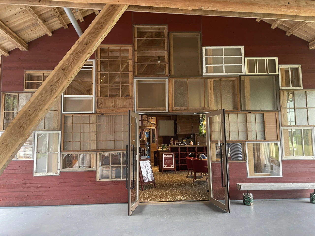 제웨센터 건축물 - 창문 (혜몽).HEIC