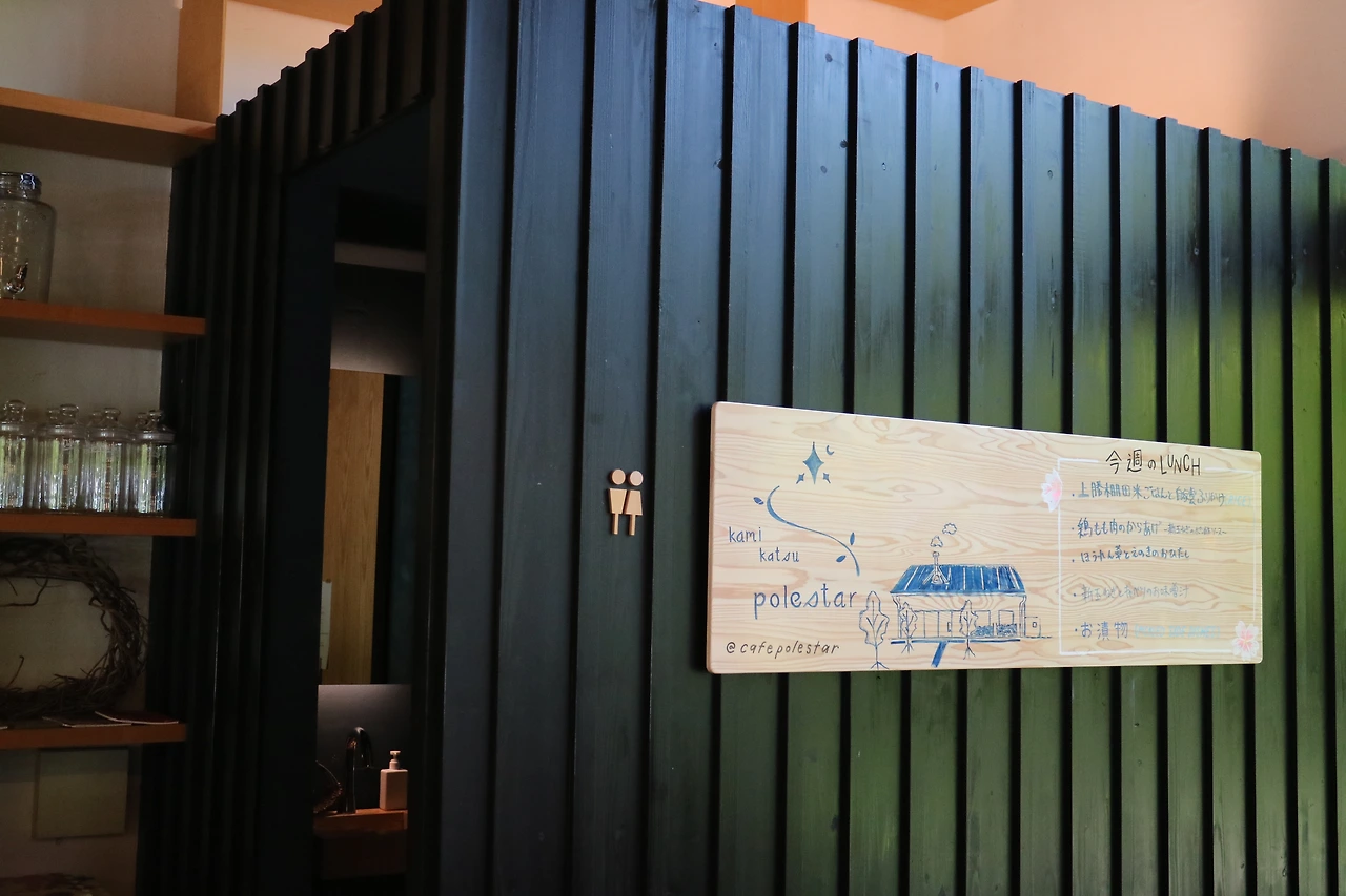 폴에스터 - 내부1.JPG