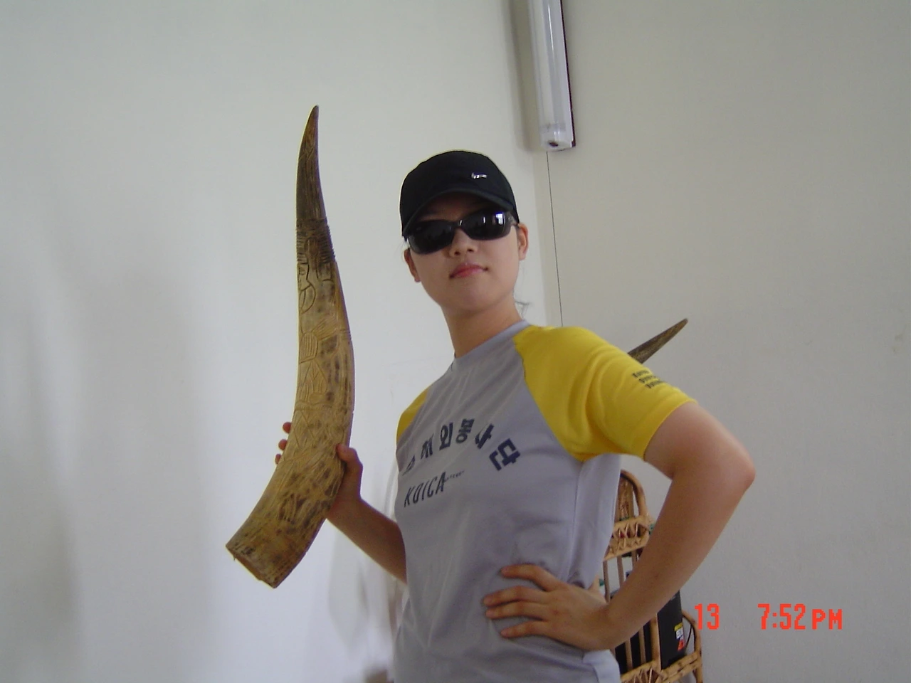 들고있는 뿔하고 내 팔뚝하고 굵기가 같구낭.JPG