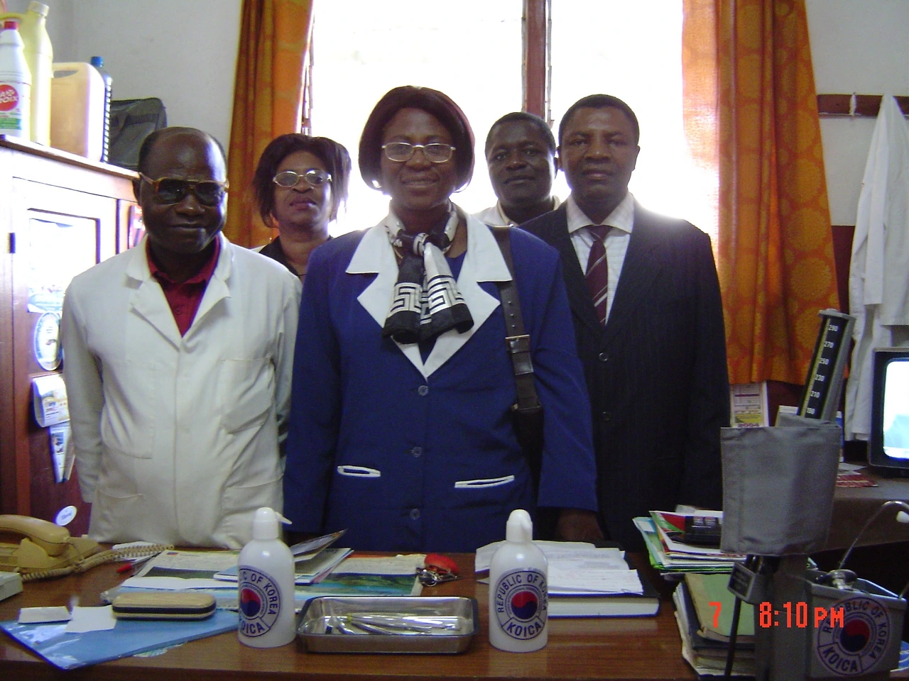 바푸삼 병원 원장 여사와 울 간호사덜.JPG