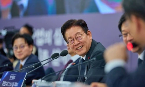 ?src=%22https%3A%2F%2Fplatum.kr%2Fwp-content%2Fuploads%2F2026%2F01%2F595151143_32706393862309030_5810574461200164669_n-1024x683.jpg%22&type=ff500_300