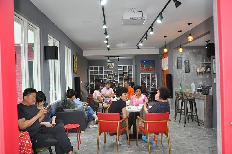 카페실내오프닝.jfif