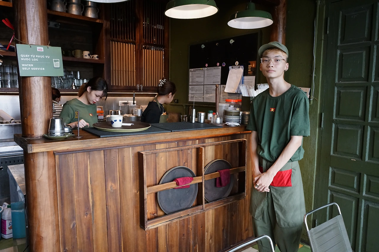 콩카페 종업원2.JPG