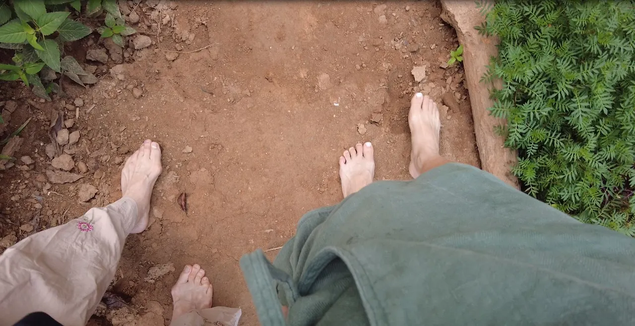 모녀가 함께 걷기.JPG