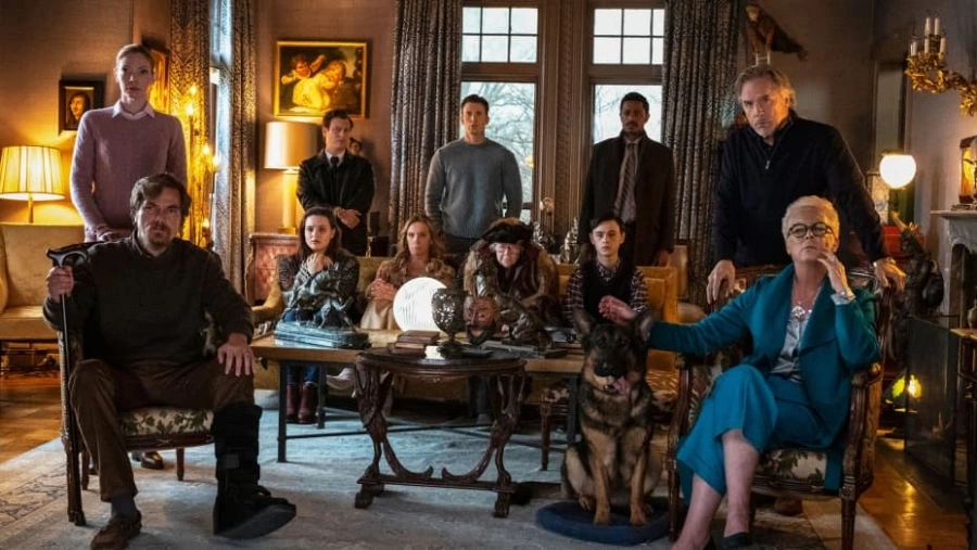 106264764%EF%BC%8D1574709248191knivesout3cropped.jpg?type=w966