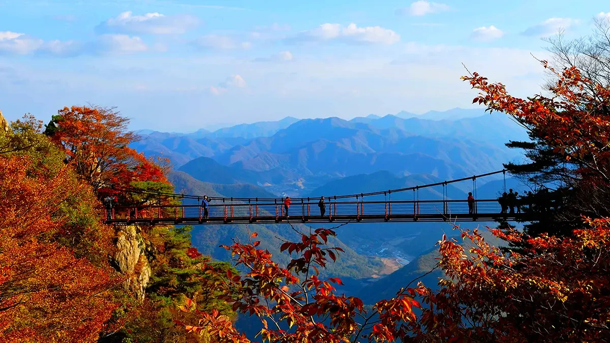daedunsan-park-wanju-geumgang-bridge-samseon-6.webp