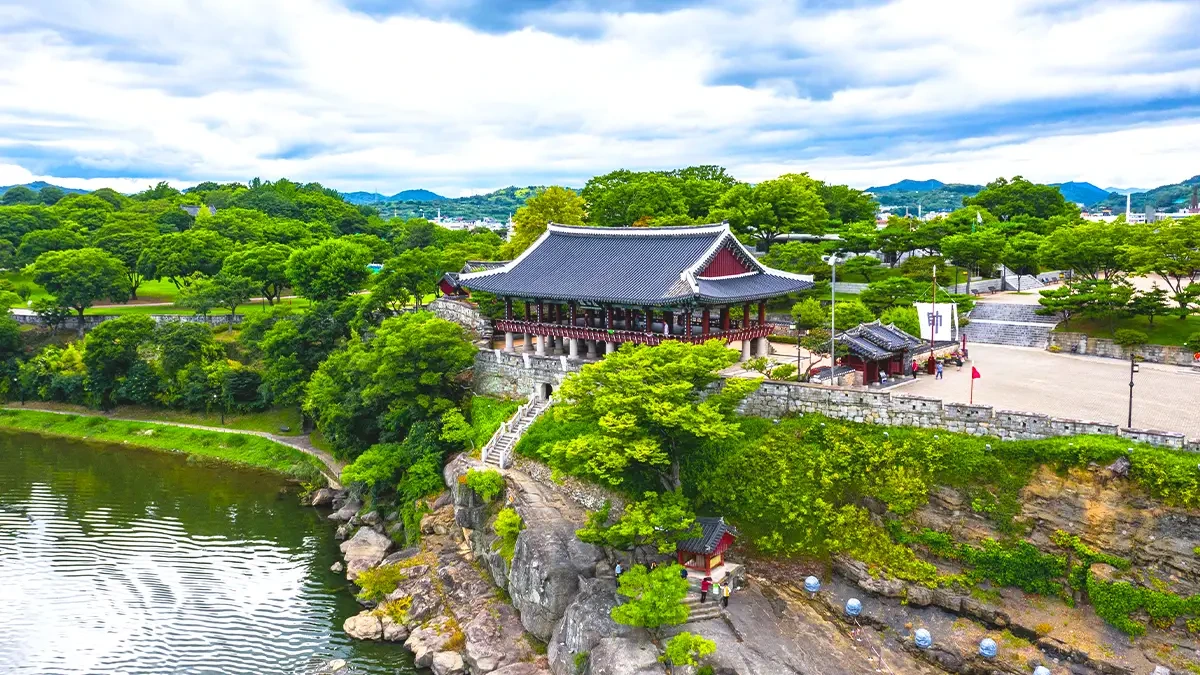 jinju-chokseokru-pavilion-cnn3.webp