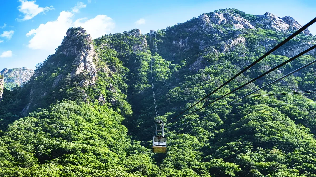 seoraksan-cable-car-gwongeumseong-fortress1.webp