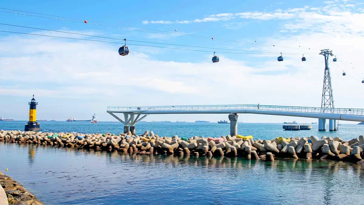 busan-songdo-cloud-trails-winter-sea2.webp