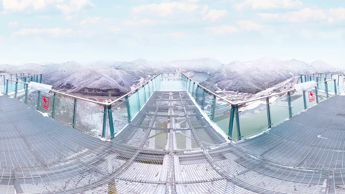 danyang-mancheonha-skywalk-winter-snow1.webp