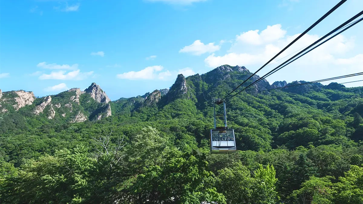 seoraksan-cable-car-gwongeumseong-fortress3.webp