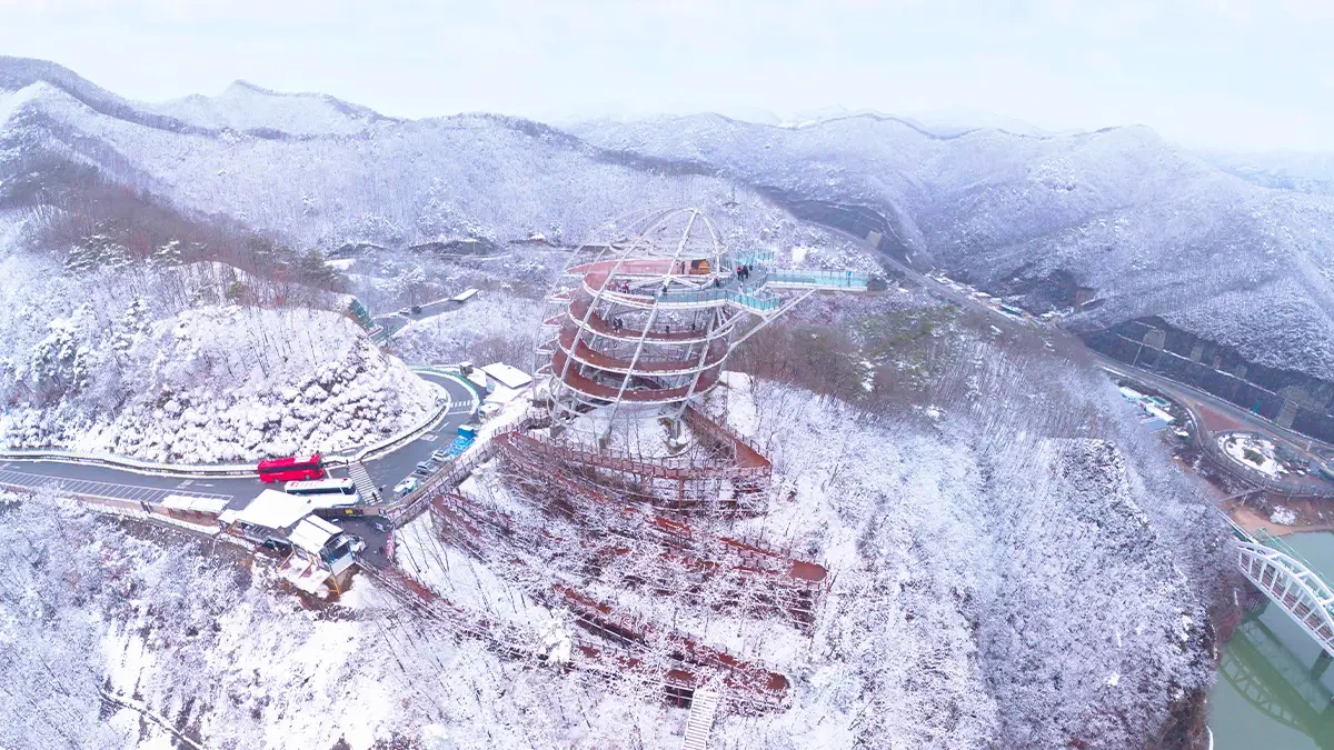 danyang-mancheonha-skywalk-winter-snow6.webp