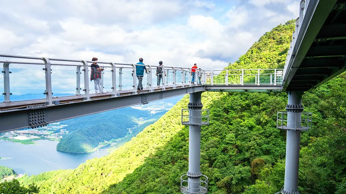 samaksan-lake-cablecar-chuncheon6.webp