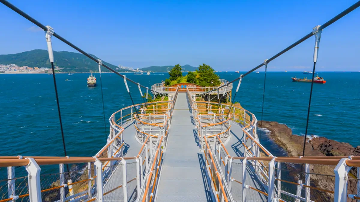 busan-songdo-yonggung-cloud-bridge-1000won-3.webp