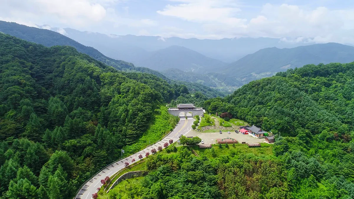 hamyang-jianjae-pass-korea-beautiful-road-3.webp