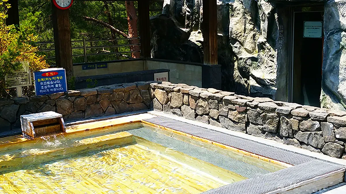 deokgu-hot-spring-natural-flow-uljin6.webp