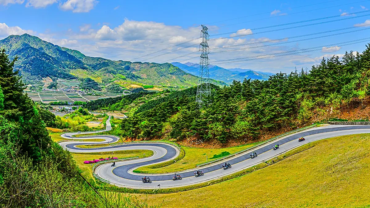 hamyang-jianjae-pass-korea-beautiful-road-1.webp