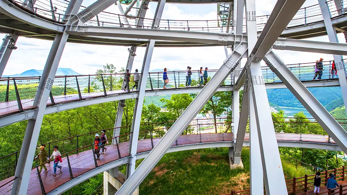danyang-mancheonha-skywalk-glass-floor-view2.webp