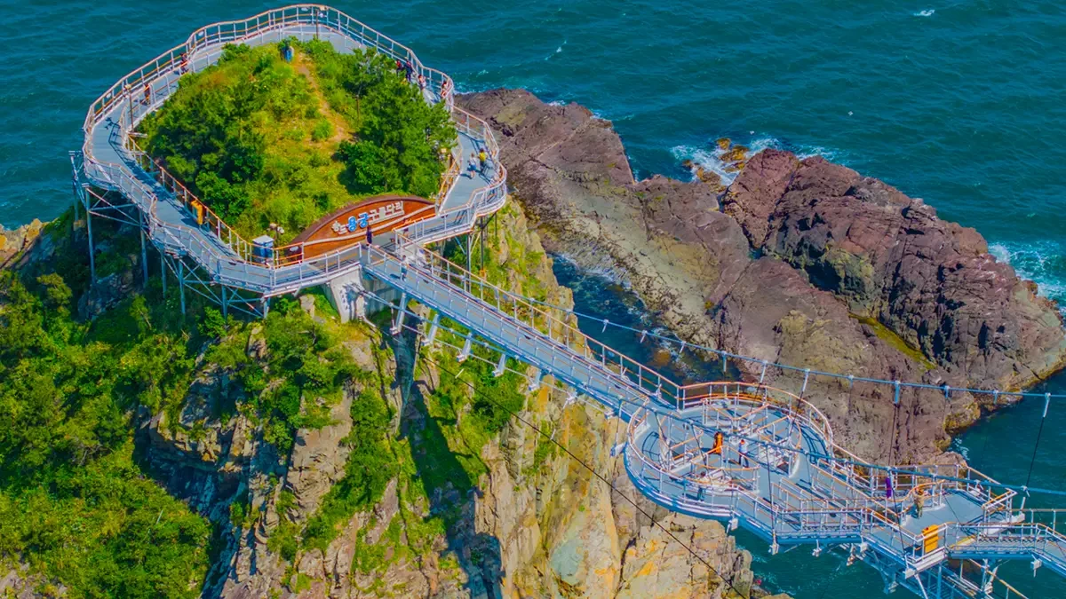busan-songdo-yonggung-cloud-bridge-1000won-1.webp