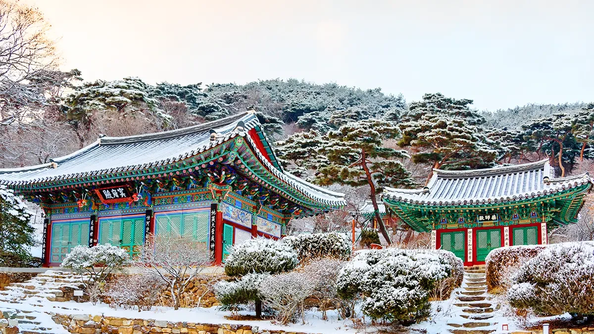 jeondeungsa-winter-scenery-ancient-temple3.webp