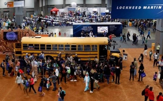 lockheed-martin-mars-experience-vr-school-bus-tour.jpg?type=w2