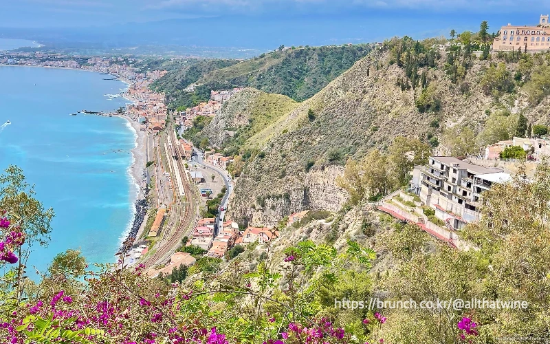 13티레니아해 해변마을 지아르디니 낙소스.jpeg