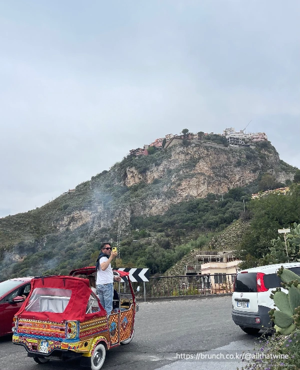 17채색택시타고 카스텔몰라로 간다.jpeg