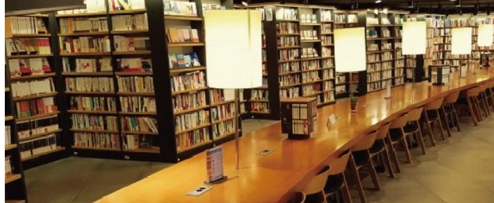 종로서적 독서테이블.jpeg