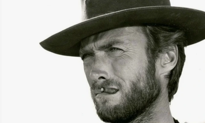 클린트 흡연 흑백.jpeg