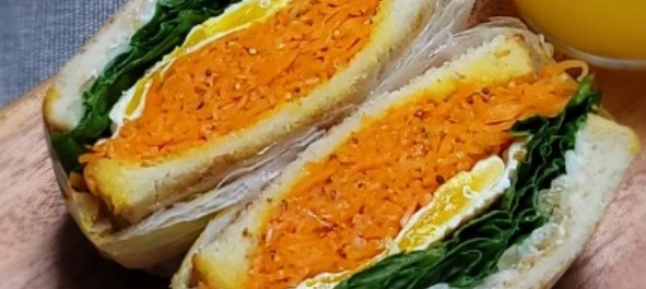 당근라페 샌드위치.jpeg