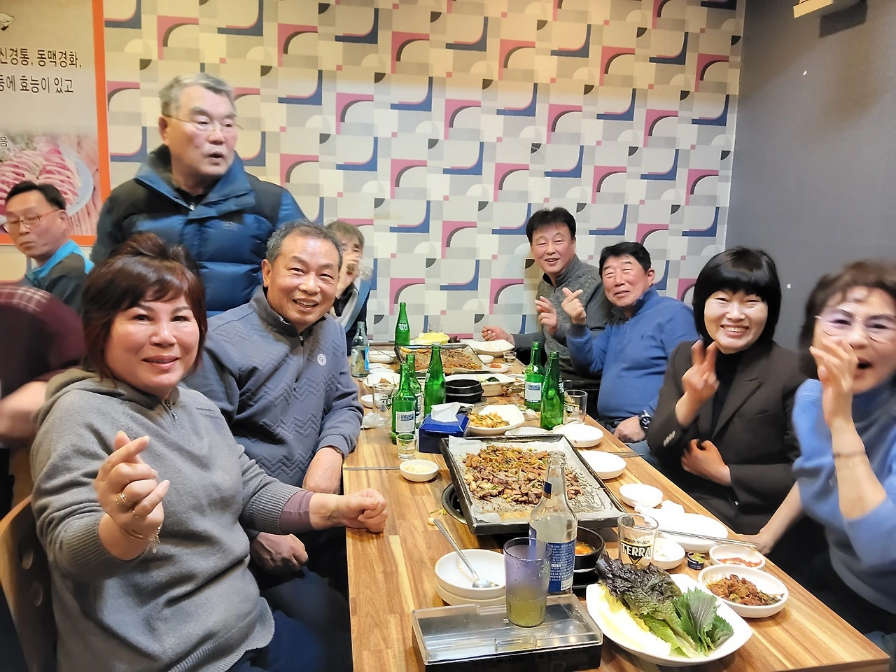 250201_초등학교 동기회 모임 사진 1장.jpeg