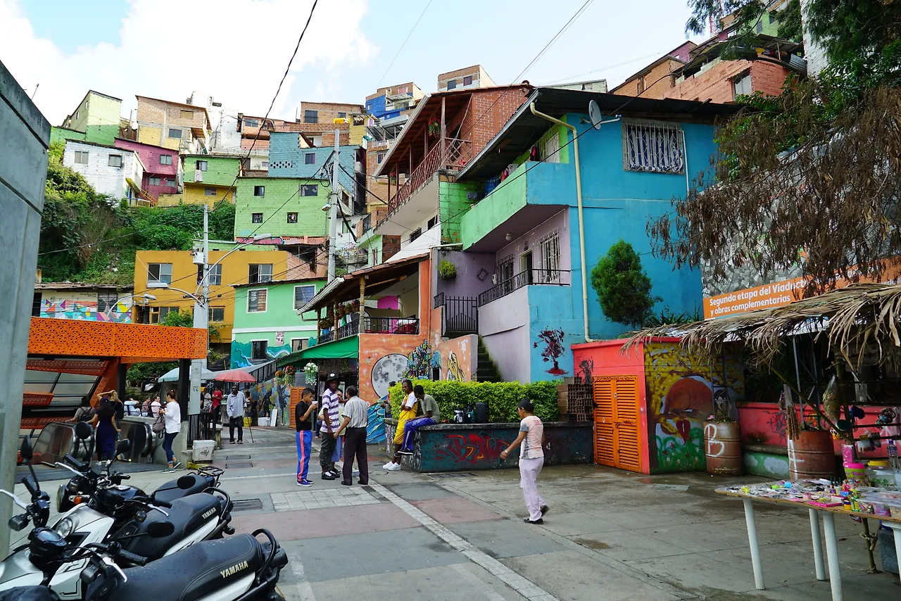 180315153021-colombia-medellin-houses.jpg?q=w_4240,h_2832,x_0,y_0,c_fill