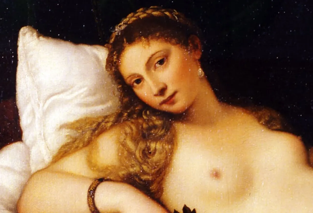 전경에는 전라의 아름다운 여인이 등뒤에 하얀 베개에 기대어 정면을 바라보는 아름다운 젊은 여인이 보입니다. 여인의 머리 컬, 귀걸이, 오른손목의 팔찌 등은 아주 세밀하게 묘사되어 있습니다..JPG