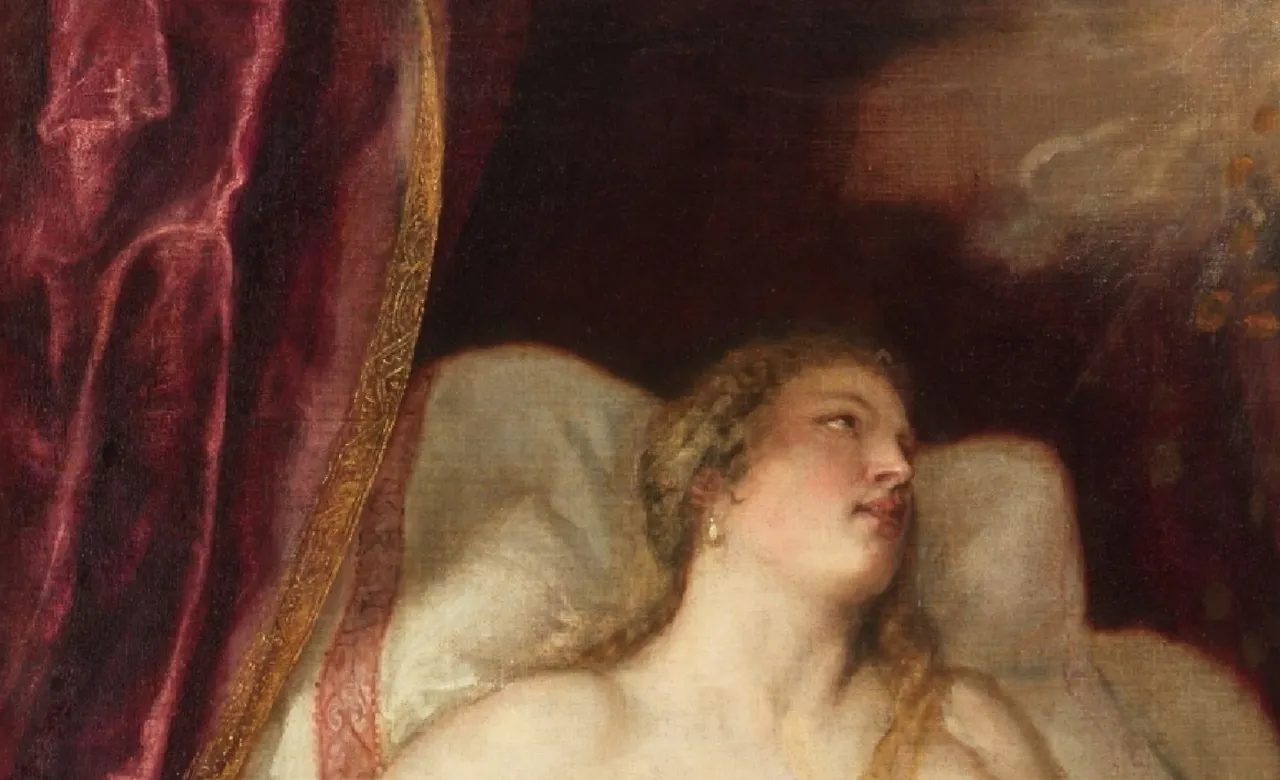 붉은 커튼이 드리워진 방입니다. 아름다운 젊은 여성이 누드로 하늘에서 내려오는 뭔가를 바라보고 있습니다..JPG