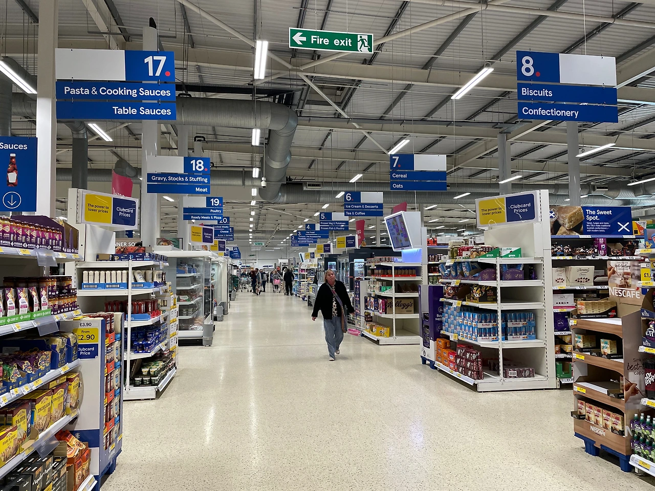 갈라쉬즈 테스코 슈퍼마켓 매장2.JPG